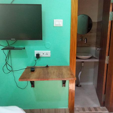 Serenity Inn And Grill Guwahati Buitenkant foto