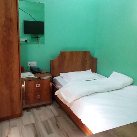 Serenity Inn And Grill Guwahati Buitenkant foto