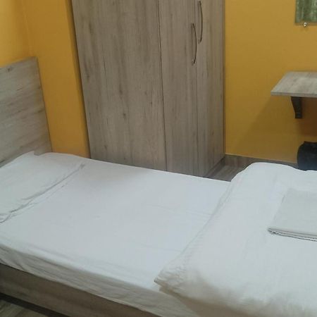 Serenity Inn And Grill Guwahati Buitenkant foto